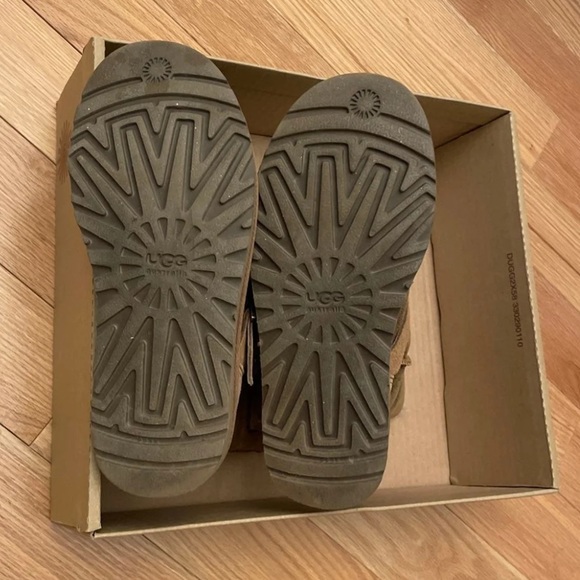 UGG Classic Short Dylyn for Women - Picture 5 of 5